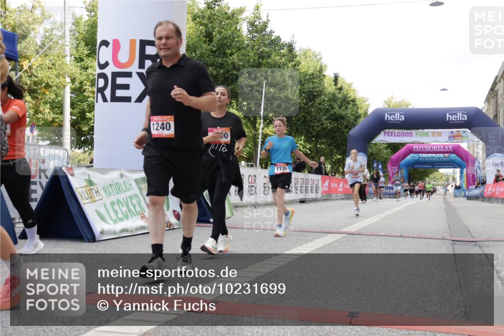 06.09.2026 - CURREX Alsterlauf Yannick Fuchs http://msf.ph/oto/10231699 06.09.2026 11:59:05 Ziel 1081, 1111, 1130, 1200, 1240, 1327, 1333, 8070 meine-sportfotos.de