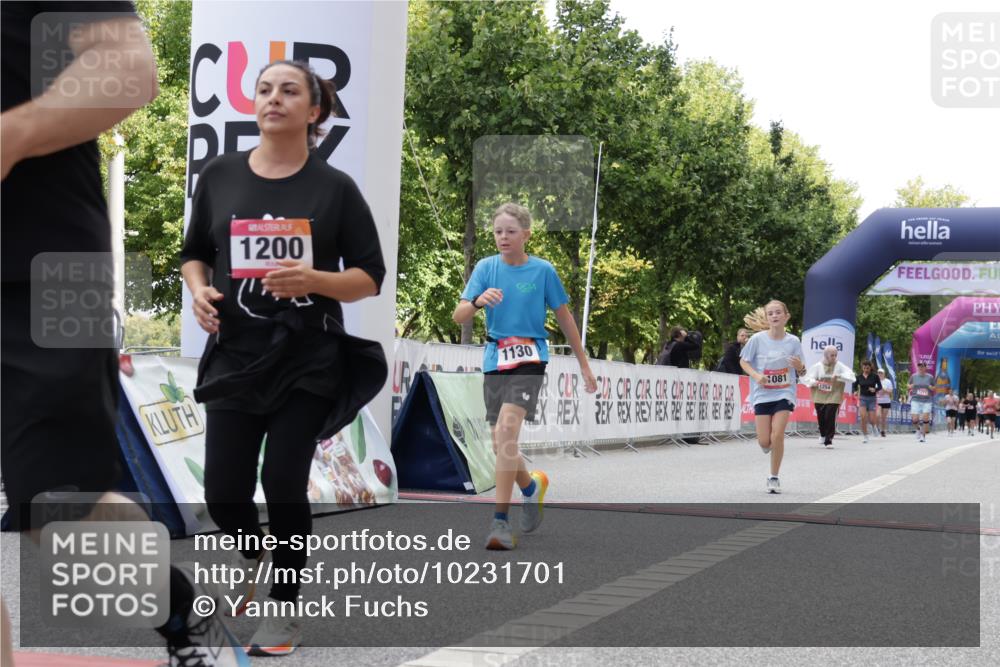 06.09.2026 - CURREX Alsterlauf Yannick Fuchs http://msf.ph/oto/10231701 06.09.2026 11:59:06 Ziel 1081, 1111, 1130, 1200, 1240, 1327, 1333, 8070 meine-sportfotos.de