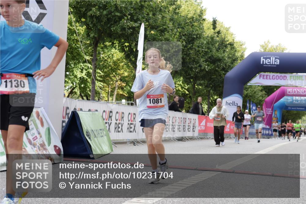 06.09.2026 - CURREX Alsterlauf Yannick Fuchs http://msf.ph/oto/10231704 06.09.2026 11:59:08 Ziel 1081, 1130, 1200, 1240, 1254, 1333, 8070 meine-sportfotos.de