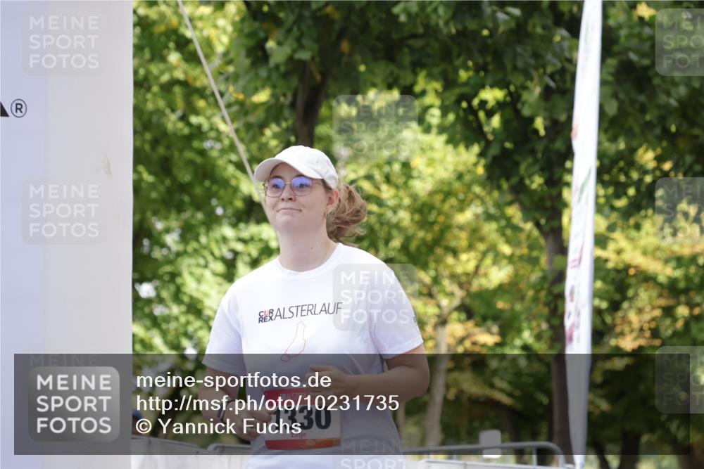 06.09.2026 - CURREX Alsterlauf Yannick Fuchs http://msf.ph/oto/10231735 06.09.2026 11:59:19 Ziel 1037, 1038, 1254, 1304, 1330 meine-sportfotos.de