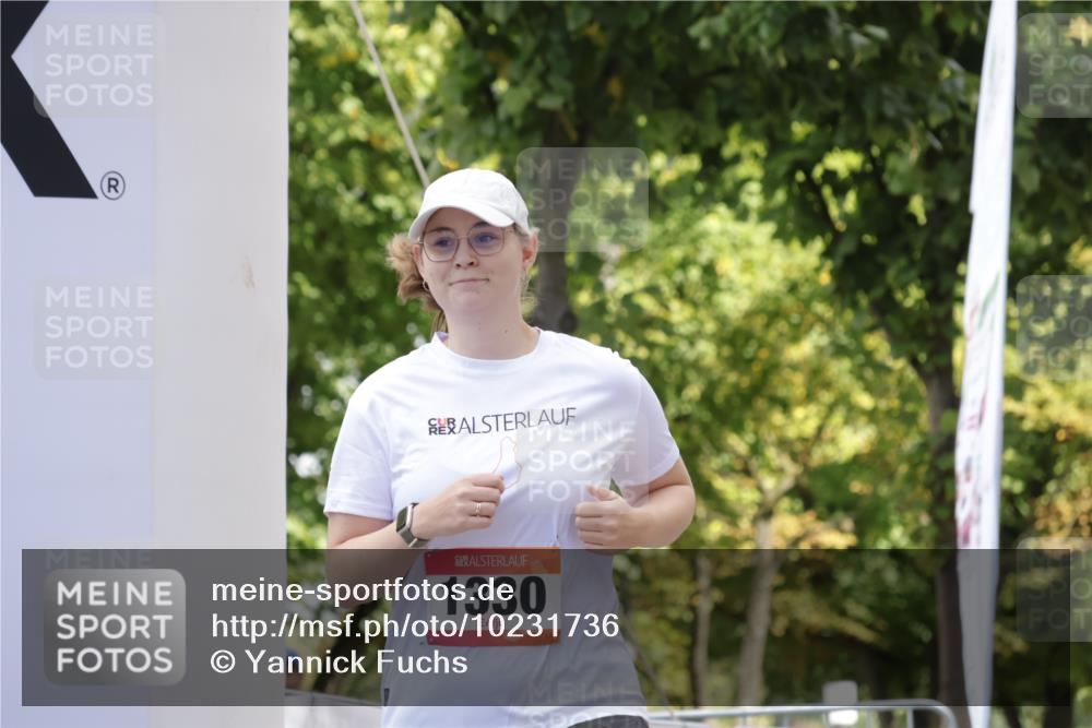 06.09.2026 - CURREX Alsterlauf Yannick Fuchs http://msf.ph/oto/10231736 06.09.2026 11:59:19 Ziel 1037, 1038, 1254, 1304, 1330 meine-sportfotos.de