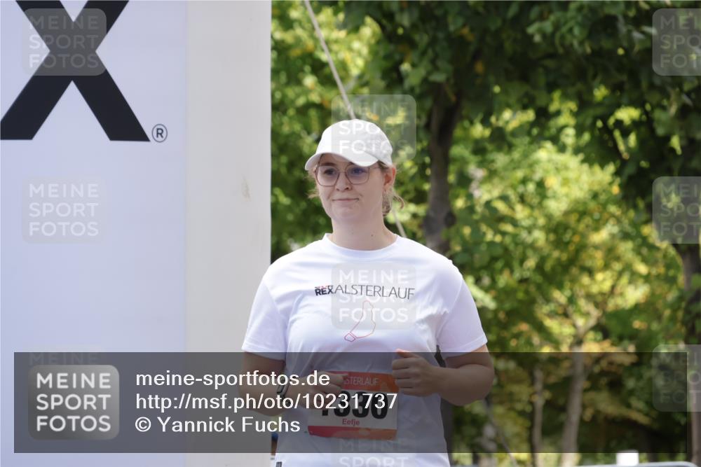 06.09.2026 - CURREX Alsterlauf Yannick Fuchs http://msf.ph/oto/10231737 06.09.2026 11:59:19 Ziel 1037, 1038, 1254, 1304, 1330 meine-sportfotos.de