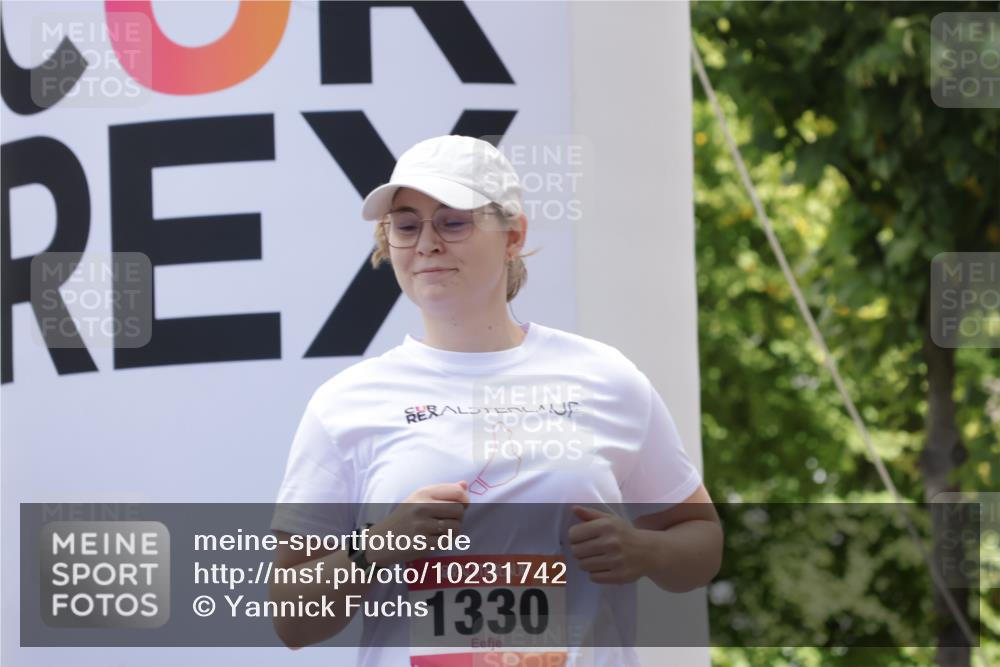 06.09.2026 - CURREX Alsterlauf Yannick Fuchs http://msf.ph/oto/10231742 06.09.2026 11:59:20 Ziel 1037, 1038, 1254, 1291, 1304, 1330 meine-sportfotos.de