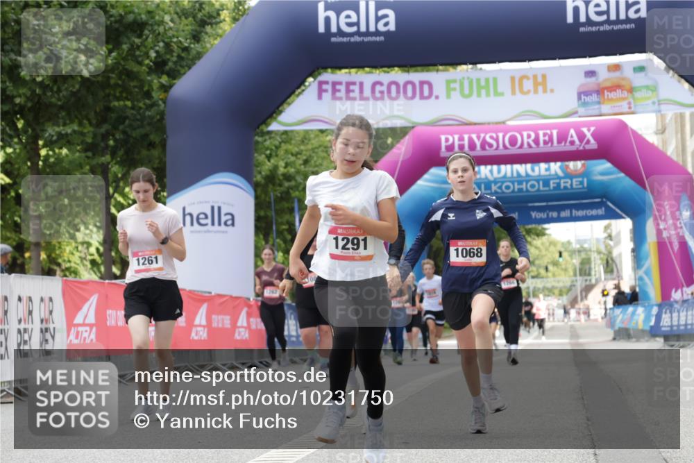 06.09.2026 - CURREX Alsterlauf Yannick Fuchs http://msf.ph/oto/10231750 06.09.2026 11:59:24 Ziel 1037, 1038, 1068, 1069, 1173, 1261, 1291, 1330 meine-sportfotos.de