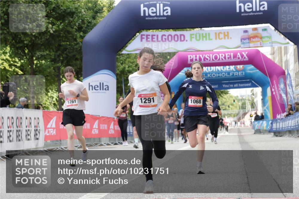 06.09.2026 - CURREX Alsterlauf Yannick Fuchs http://msf.ph/oto/10231751 06.09.2026 11:59:25 Ziel 1037, 1038, 1068, 1069, 1173, 1261, 1291, 1330 meine-sportfotos.de