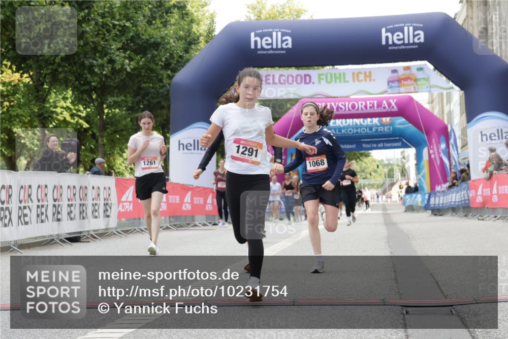 06.09.2026 - CURREX Alsterlauf Yannick Fuchs http://msf.ph/oto/10231754 06.09.2026 11:59:25 Ziel 1037, 1038, 1068, 1069, 1173, 1261, 1291, 1330 meine-sportfotos.de