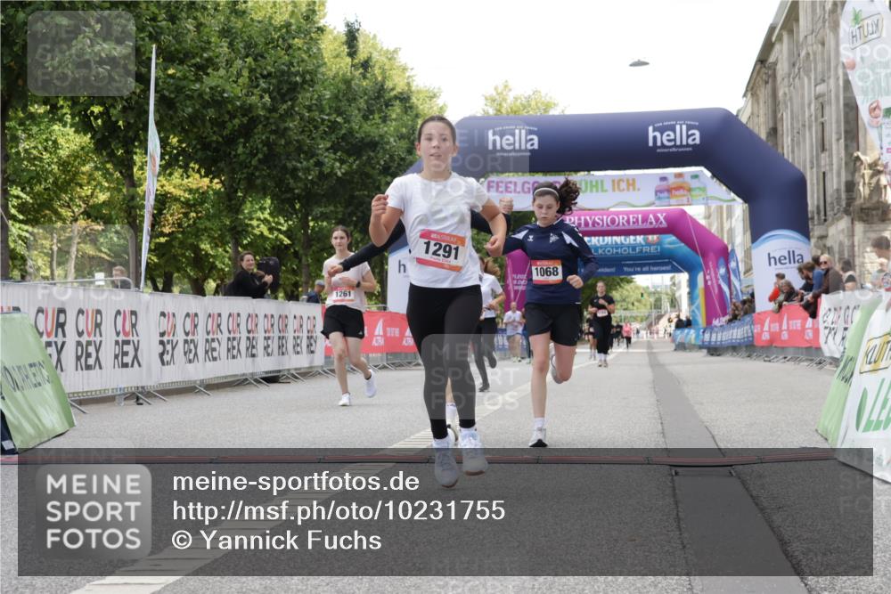 06.09.2026 - CURREX Alsterlauf Yannick Fuchs http://msf.ph/oto/10231755 06.09.2026 11:59:25 Ziel 1037, 1038, 1068, 1069, 1173, 1261, 1291, 1330 meine-sportfotos.de