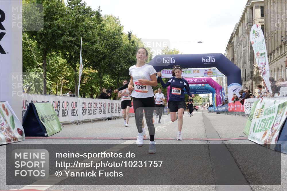 06.09.2026 - CURREX Alsterlauf Yannick Fuchs http://msf.ph/oto/10231757 06.09.2026 11:59:26 Ziel 1037, 1038, 1068, 1069, 1173, 1261, 1291, 1330 meine-sportfotos.de