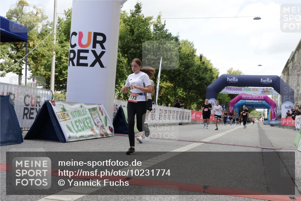 06.09.2026 - CURREX Alsterlauf Yannick Fuchs http://msf.ph/oto/10231774 06.09.2026 11:59:30 Ziel 1018, 1068, 1069, 1108, 1173, 1261, 1291 meine-sportfotos.de