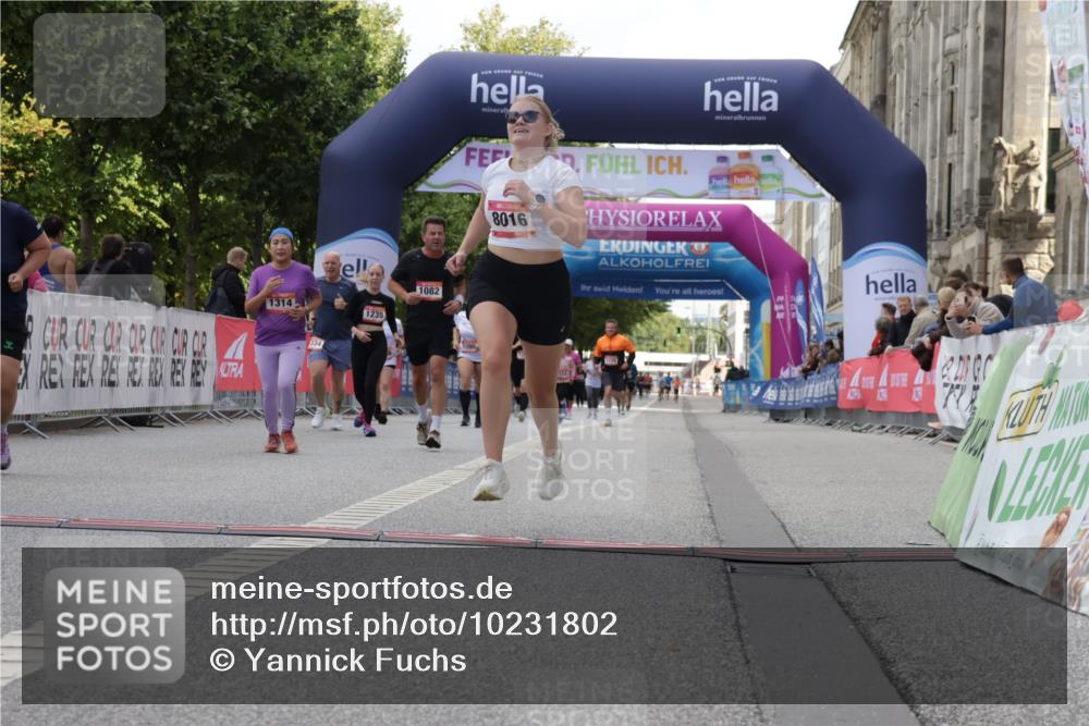 06.09.2026 - CURREX Alsterlauf Yannick Fuchs http://msf.ph/oto/10231802 06.09.2026 11:58:30 Ziel 1082, 1182, 1306, 1314, 8016 meine-sportfotos.de