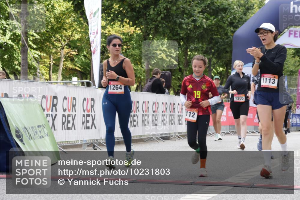 06.09.2026 - CURREX Alsterlauf Yannick Fuchs http://msf.ph/oto/10231803 06.09.2026 11:59:41 Ziel 1006, 1108, 1205, 1215, 1262, 1266 meine-sportfotos.de