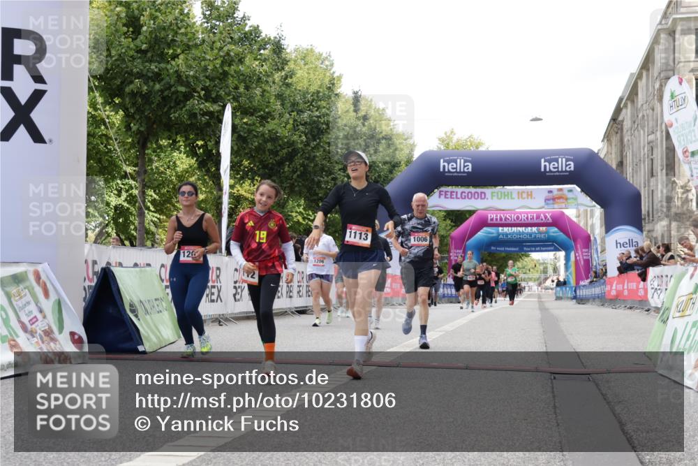 06.09.2026 - CURREX Alsterlauf Yannick Fuchs http://msf.ph/oto/10231806 06.09.2026 11:59:42 Ziel 1006, 1108, 1205, 1206, 1215, 1262, 1266 meine-sportfotos.de