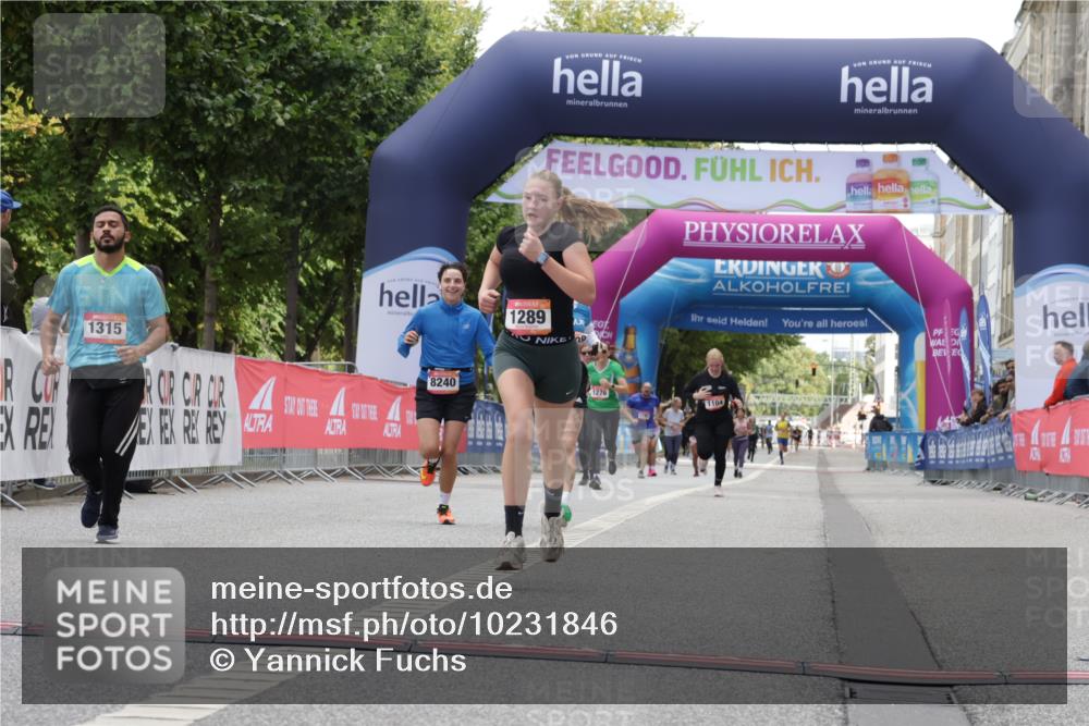 06.09.2026 - CURREX Alsterlauf Yannick Fuchs http://msf.ph/oto/10231846 06.09.2026 12:00:06 Ziel 1104, 1289, 1315, 8239, 8240 meine-sportfotos.de