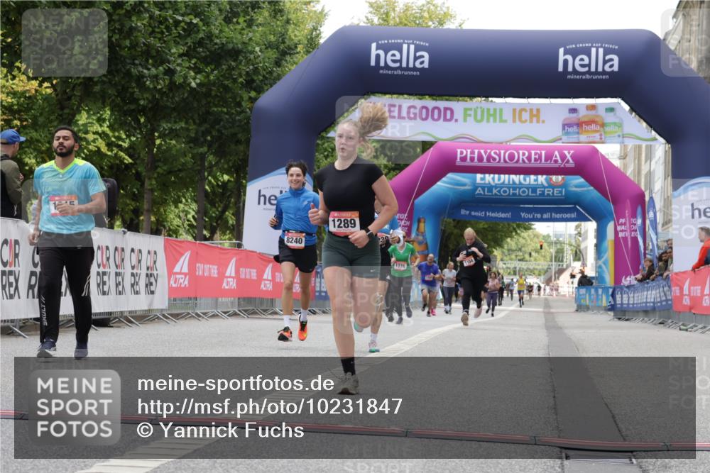 06.09.2026 - CURREX Alsterlauf Yannick Fuchs http://msf.ph/oto/10231847 06.09.2026 12:00:06 Ziel 1104, 1289, 1315, 8239, 8240 meine-sportfotos.de
