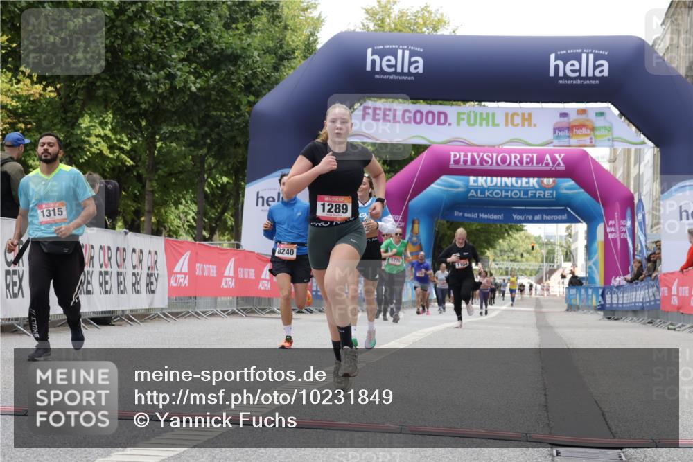 06.09.2026 - CURREX Alsterlauf Yannick Fuchs http://msf.ph/oto/10231849 06.09.2026 12:00:06 Ziel 1104, 1289, 1315, 8239, 8240 meine-sportfotos.de