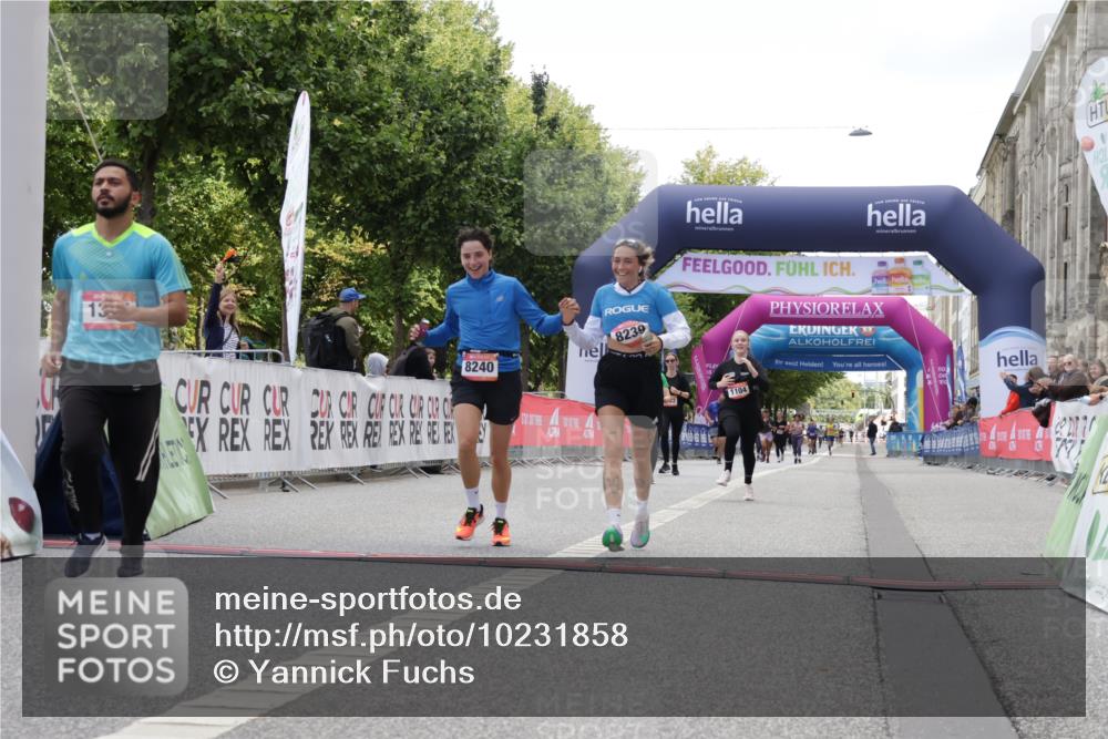06.09.2026 - CURREX Alsterlauf Yannick Fuchs http://msf.ph/oto/10231858 06.09.2026 12:00:09 Ziel 1104, 1276, 1289, 1315, 1322, 8239, 8240 meine-sportfotos.de