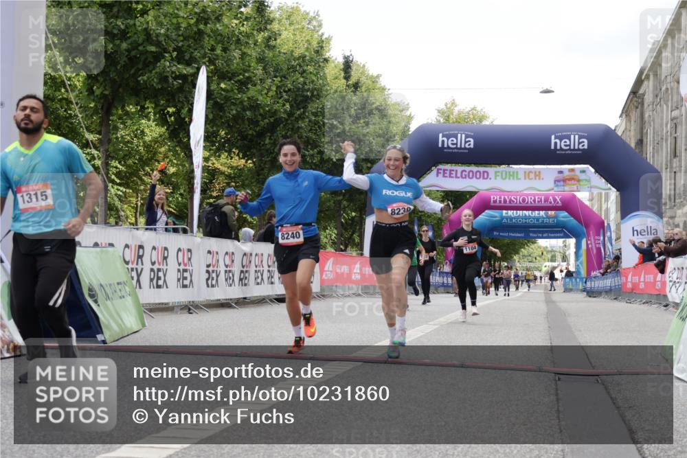 06.09.2026 - CURREX Alsterlauf Yannick Fuchs http://msf.ph/oto/10231860 06.09.2026 12:00:09 Ziel 1104, 1276, 1289, 1315, 1322, 8239, 8240 meine-sportfotos.de