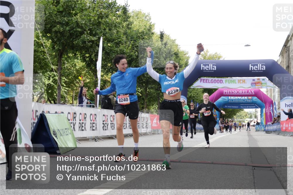 06.09.2026 - CURREX Alsterlauf Yannick Fuchs http://msf.ph/oto/10231863 06.09.2026 12:00:10 Ziel 1104, 1276, 1289, 1315, 1322, 8239, 8240 meine-sportfotos.de