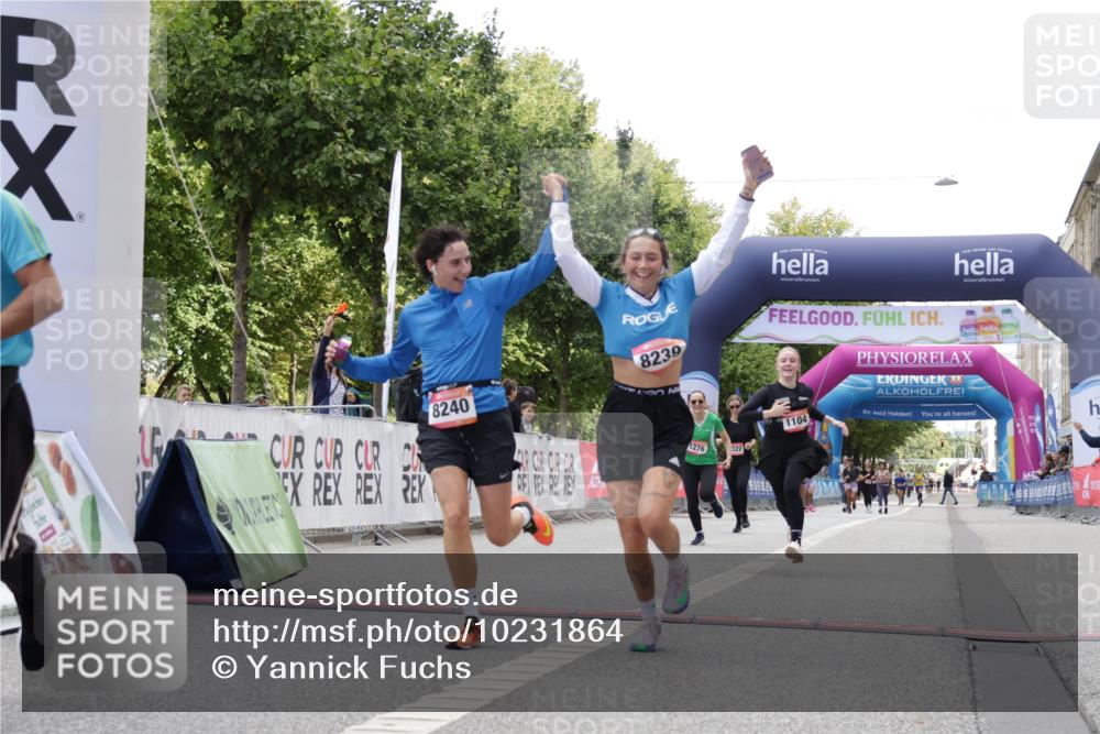 06.09.2026 - CURREX Alsterlauf Yannick Fuchs http://msf.ph/oto/10231864 06.09.2026 12:00:10 Ziel 1104, 1276, 1289, 1315, 1322, 8239, 8240 meine-sportfotos.de