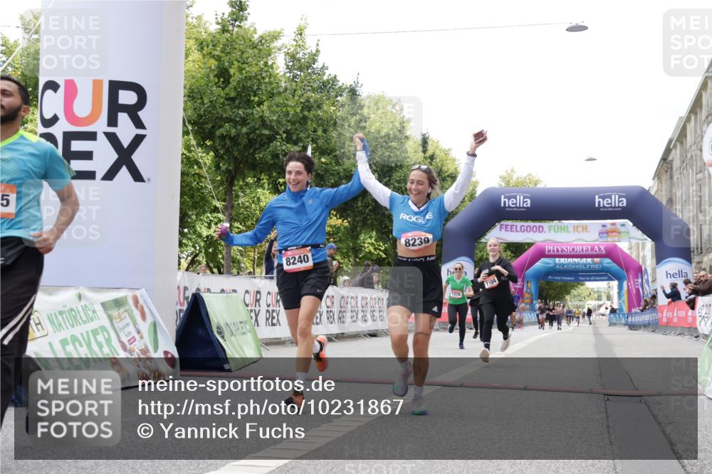 06.09.2026 - CURREX Alsterlauf Yannick Fuchs http://msf.ph/oto/10231867 06.09.2026 12:00:10 Ziel 1104, 1276, 1289, 1315, 1322, 8239, 8240 meine-sportfotos.de