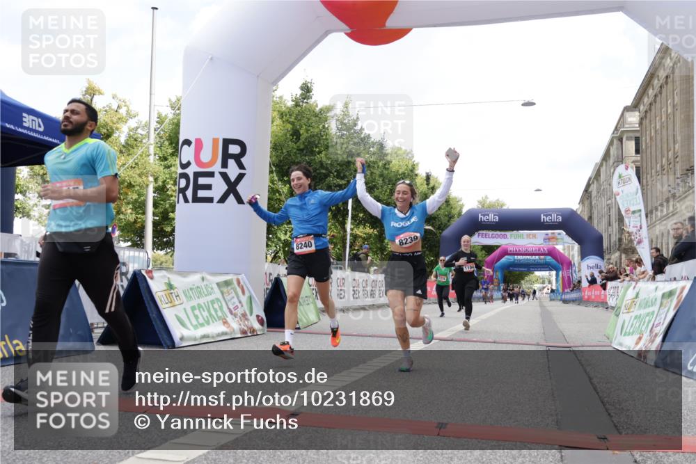 06.09.2026 - CURREX Alsterlauf Yannick Fuchs http://msf.ph/oto/10231869 06.09.2026 12:00:10 Ziel 1104, 1276, 1289, 1315, 1322, 8239, 8240 meine-sportfotos.de