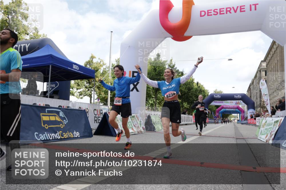 06.09.2026 - CURREX Alsterlauf Yannick Fuchs http://msf.ph/oto/10231874 06.09.2026 12:00:11 Ziel 1104, 1276, 1289, 1315, 1322, 8239, 8240 meine-sportfotos.de