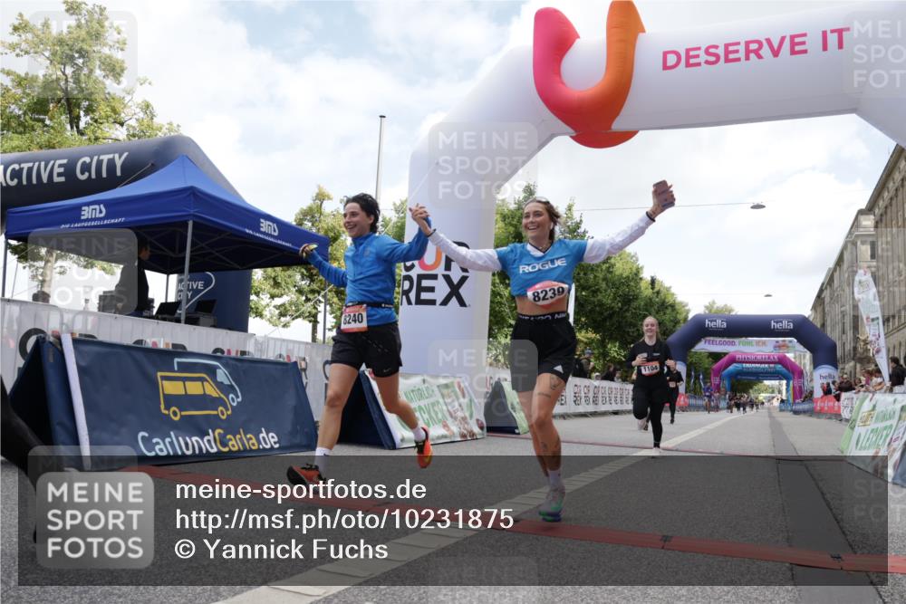 06.09.2026 - CURREX Alsterlauf Yannick Fuchs http://msf.ph/oto/10231875 06.09.2026 12:00:11 Ziel 1104, 1276, 1289, 1315, 1322, 8239, 8240 meine-sportfotos.de