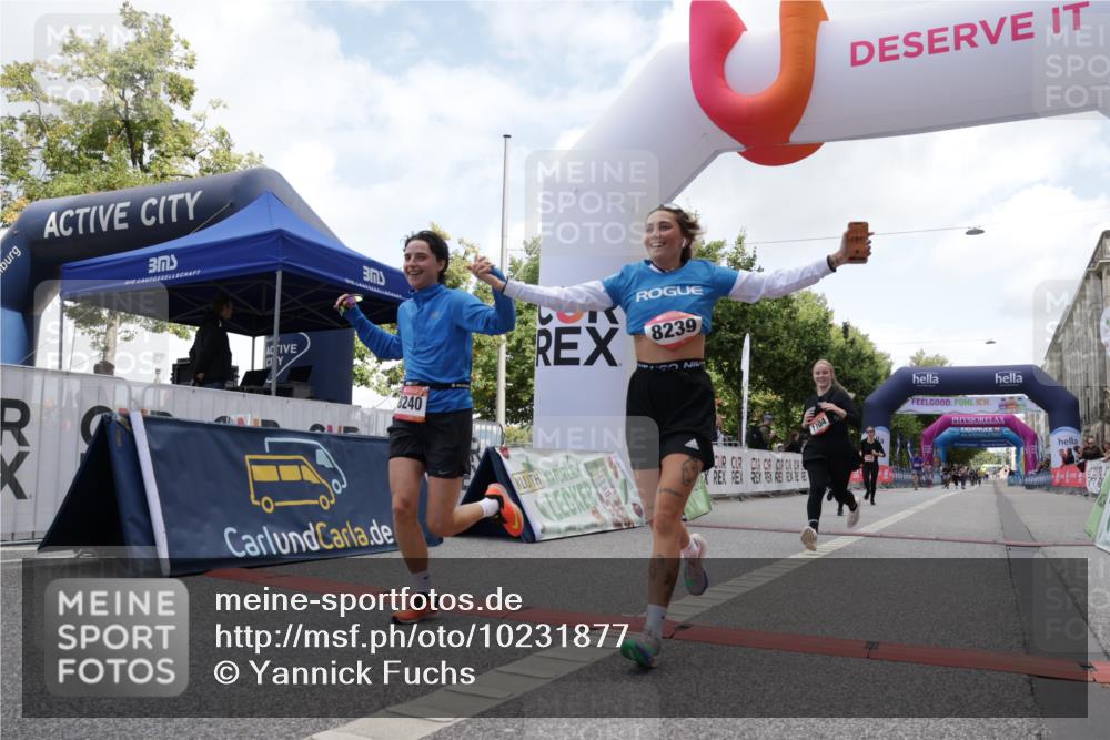 06.09.2026 - CURREX Alsterlauf Yannick Fuchs http://msf.ph/oto/10231877 06.09.2026 12:00:11 Ziel 1104, 1276, 1289, 1315, 1322, 8239, 8240 meine-sportfotos.de