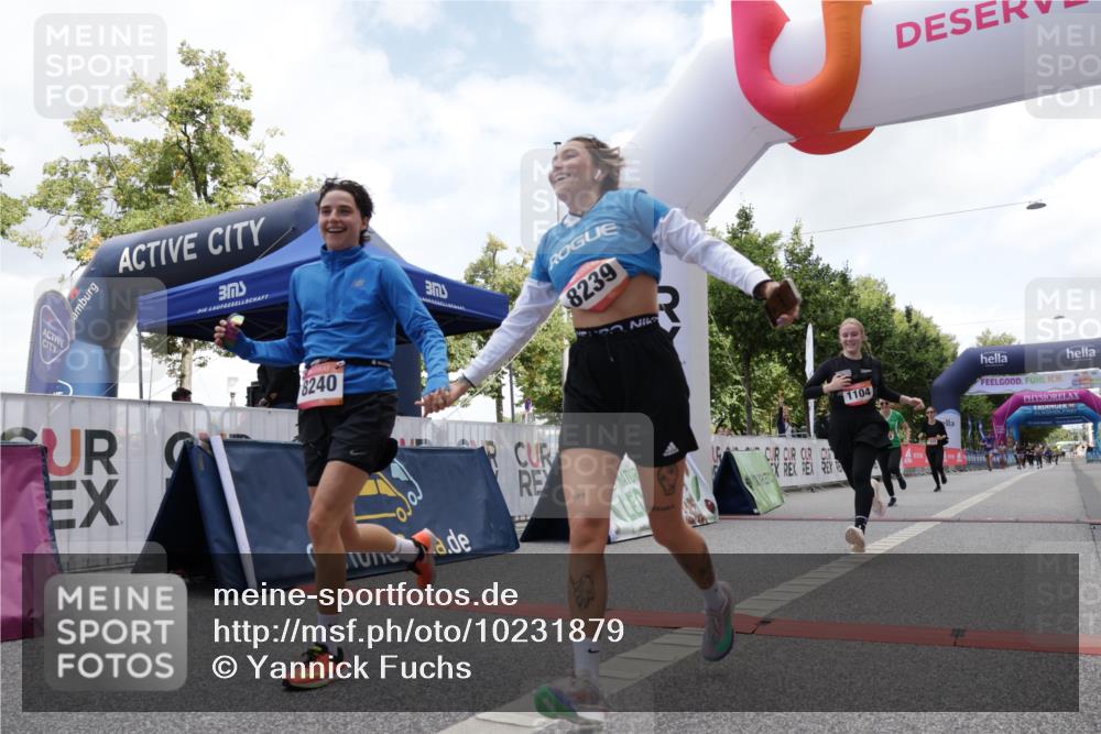 06.09.2026 - CURREX Alsterlauf Yannick Fuchs http://msf.ph/oto/10231879 06.09.2026 12:00:12 Ziel 1104, 1276, 1289, 1315, 1322, 8239, 8240 meine-sportfotos.de
