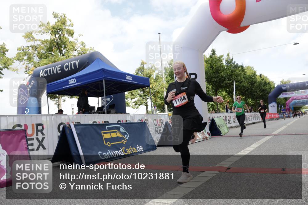 06.09.2026 - CURREX Alsterlauf Yannick Fuchs http://msf.ph/oto/10231881 06.09.2026 12:00:13 Ziel 1104, 1276, 1289, 1315, 1322, 8239, 8240 meine-sportfotos.de