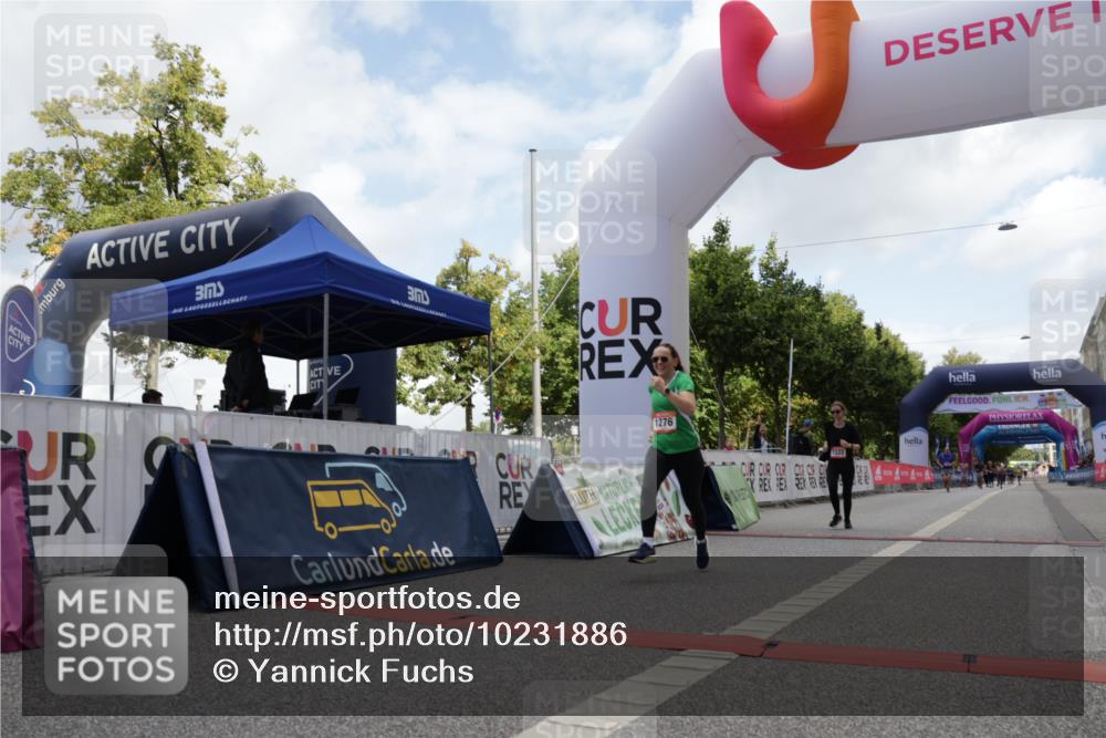 06.09.2026 - CURREX Alsterlauf Yannick Fuchs http://msf.ph/oto/10231886 06.09.2026 12:00:13 Ziel 1104, 1276, 1289, 1315, 1322, 8239, 8240 meine-sportfotos.de