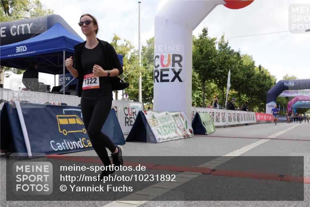 06.09.2026 - CURREX Alsterlauf Yannick Fuchs http://msf.ph/oto/10231892 06.09.2026 12:00:16 Ziel 1104, 1276, 1315, 1322, 8239, 8240 meine-sportfotos.de