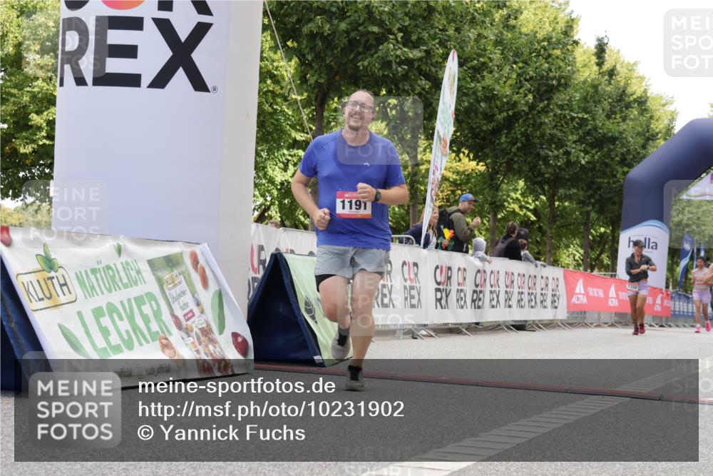 06.09.2026 - CURREX Alsterlauf Yannick Fuchs http://msf.ph/oto/10231902 06.09.2026 12:00:22 Ziel 1191, 1325 meine-sportfotos.de