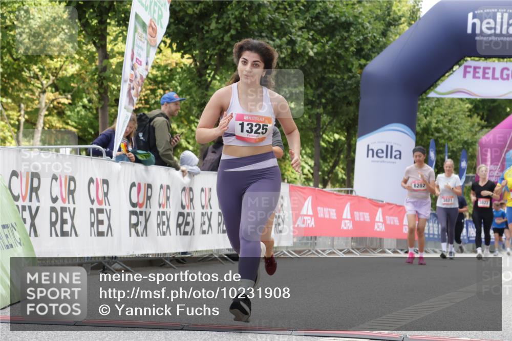 06.09.2026 - CURREX Alsterlauf Yannick Fuchs http://msf.ph/oto/10231908 06.09.2026 12:00:26 Ziel 1191, 1238, 1325, 1332 meine-sportfotos.de