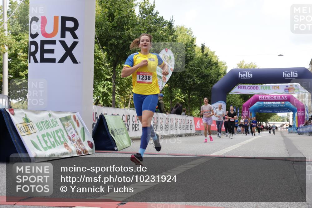 06.09.2026 - CURREX Alsterlauf Yannick Fuchs http://msf.ph/oto/10231924 06.09.2026 12:00:30 Ziel 1238, 1325, 1332, 8202 meine-sportfotos.de