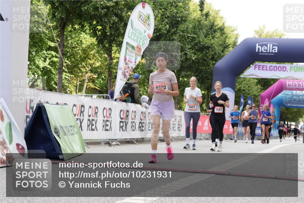 06.09.2026 - CURREX Alsterlauf Yannick Fuchs http://msf.ph/oto/10231931 06.09.2026 12:00:33 Ziel 1238, 1325, 1332, 3821, 3822, 8202 meine-sportfotos.de