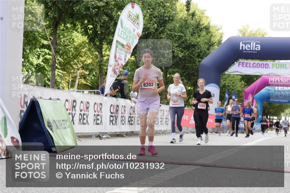 06.09.2026 - CURREX Alsterlauf Yannick Fuchs http://msf.ph/oto/10231932 06.09.2026 12:00:33 Ziel 1238, 1325, 1332, 3821, 3822, 8202 meine-sportfotos.de