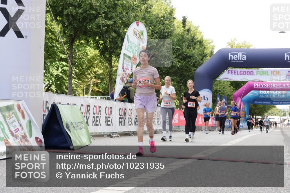 06.09.2026 - CURREX Alsterlauf Yannick Fuchs http://msf.ph/oto/10231935 06.09.2026 12:00:34 Ziel 1061, 1238, 1332, 3821, 3822, 8202 meine-sportfotos.de