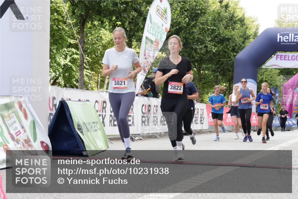 06.09.2026 - CURREX Alsterlauf Yannick Fuchs http://msf.ph/oto/10231938 06.09.2026 12:00:37 Ziel 1061, 1185, 1222, 1231, 1238, 1260, 1272, 3821, 3822, 8202 meine-sportfotos.de