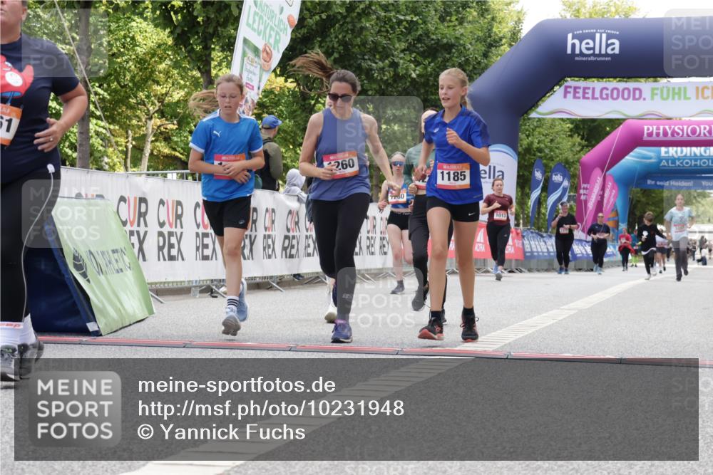 06.09.2026 - CURREX Alsterlauf Yannick Fuchs http://msf.ph/oto/10231948 06.09.2026 12:00:40 Ziel 1061, 1185, 1222, 1231, 1260, 1272, 1280, 3821, 3822, 8202 meine-sportfotos.de