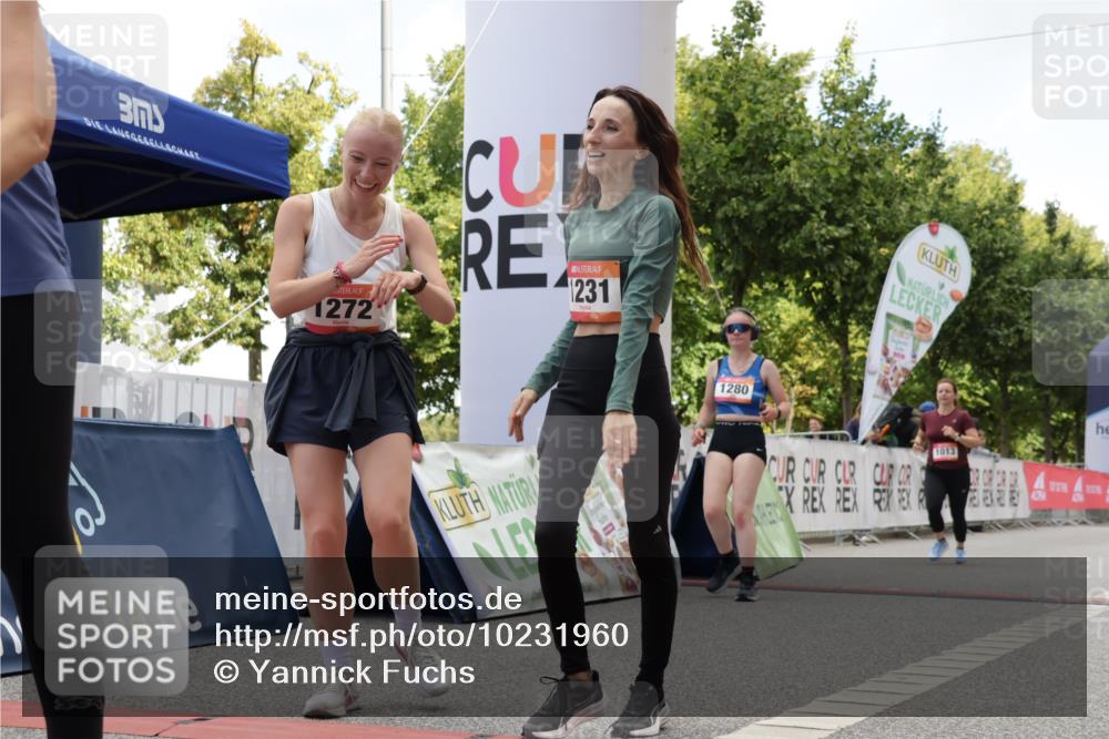 06.09.2026 - CURREX Alsterlauf Yannick Fuchs http://msf.ph/oto/10231960 06.09.2026 12:00:45 Ziel 1013, 1061, 1097, 1185, 1222, 1231, 1260, 1272, 1280, 3821, 3822 meine-sportfotos.de