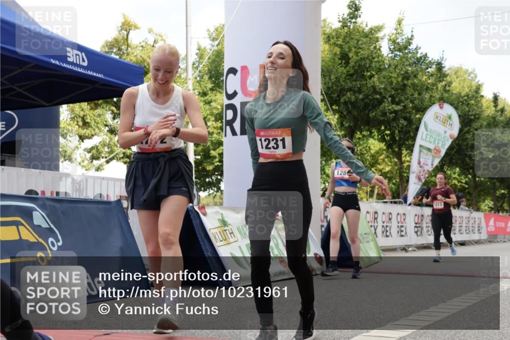 06.09.2026 - CURREX Alsterlauf Yannick Fuchs http://msf.ph/oto/10231961 06.09.2026 12:00:45 Ziel 1013, 1061, 1097, 1185, 1222, 1231, 1260, 1272, 1280, 3821, 3822 meine-sportfotos.de