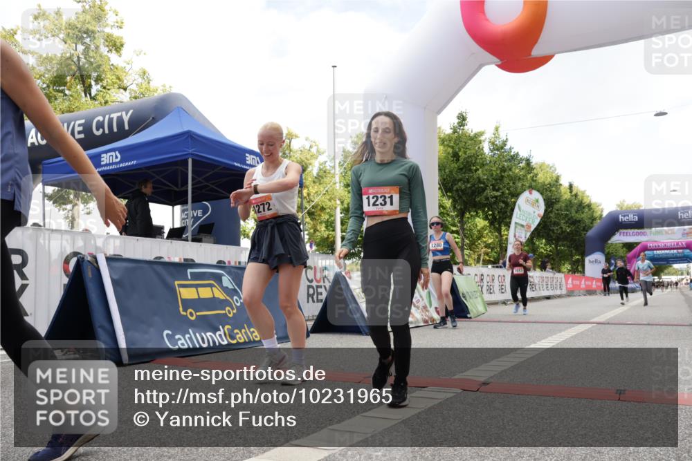 06.09.2026 - CURREX Alsterlauf Yannick Fuchs http://msf.ph/oto/10231965 06.09.2026 12:00:46 Ziel 1013, 1061, 1097, 1185, 1222, 1231, 1260, 1272, 1280 meine-sportfotos.de