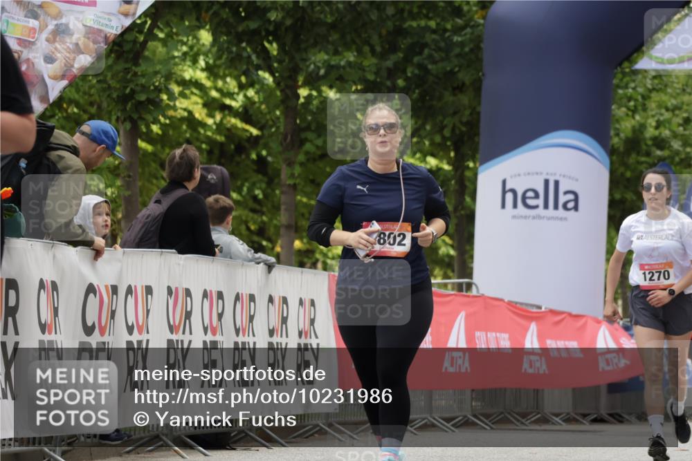 06.09.2026 - CURREX Alsterlauf Yannick Fuchs http://msf.ph/oto/10231986 06.09.2026 12:00:56 Ziel 1097, 1317, 4802 meine-sportfotos.de