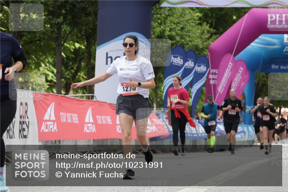 06.09.2026 - CURREX Alsterlauf Yannick Fuchs http://msf.ph/oto/10231991 06.09.2026 12:00:58 Ziel 1270, 1317, 4802 meine-sportfotos.de
