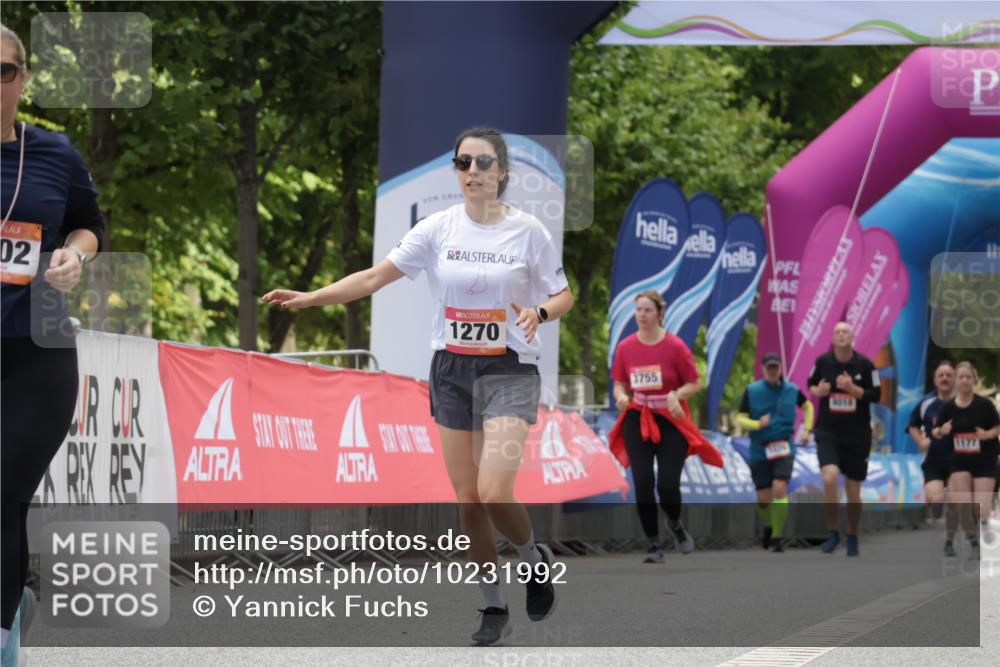 06.09.2026 - CURREX Alsterlauf Yannick Fuchs http://msf.ph/oto/10231992 06.09.2026 12:00:58 Ziel 1270, 1317, 4802 meine-sportfotos.de