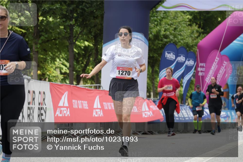 06.09.2026 - CURREX Alsterlauf Yannick Fuchs http://msf.ph/oto/10231993 06.09.2026 12:00:58 Ziel 1270, 1317, 4802 meine-sportfotos.de