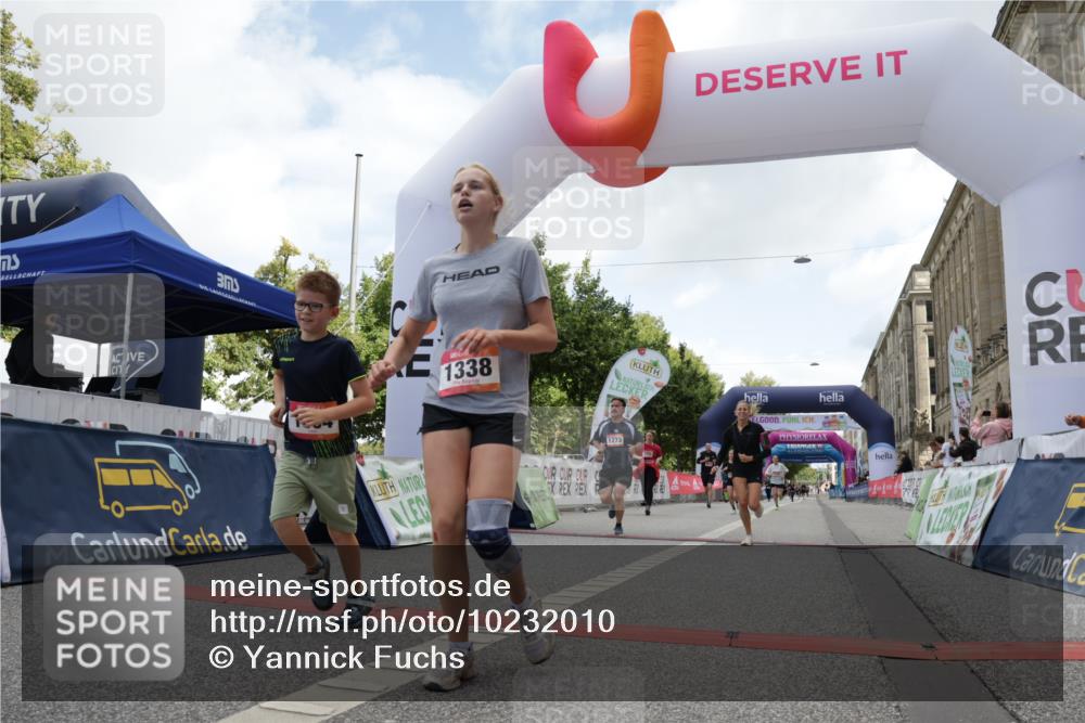 06.09.2026 - CURREX Alsterlauf Yannick Fuchs http://msf.ph/oto/10232010 06.09.2026 12:01:07 Ziel 1170, 1177, 1270, 1273, 1338, 3755, 4802 meine-sportfotos.de