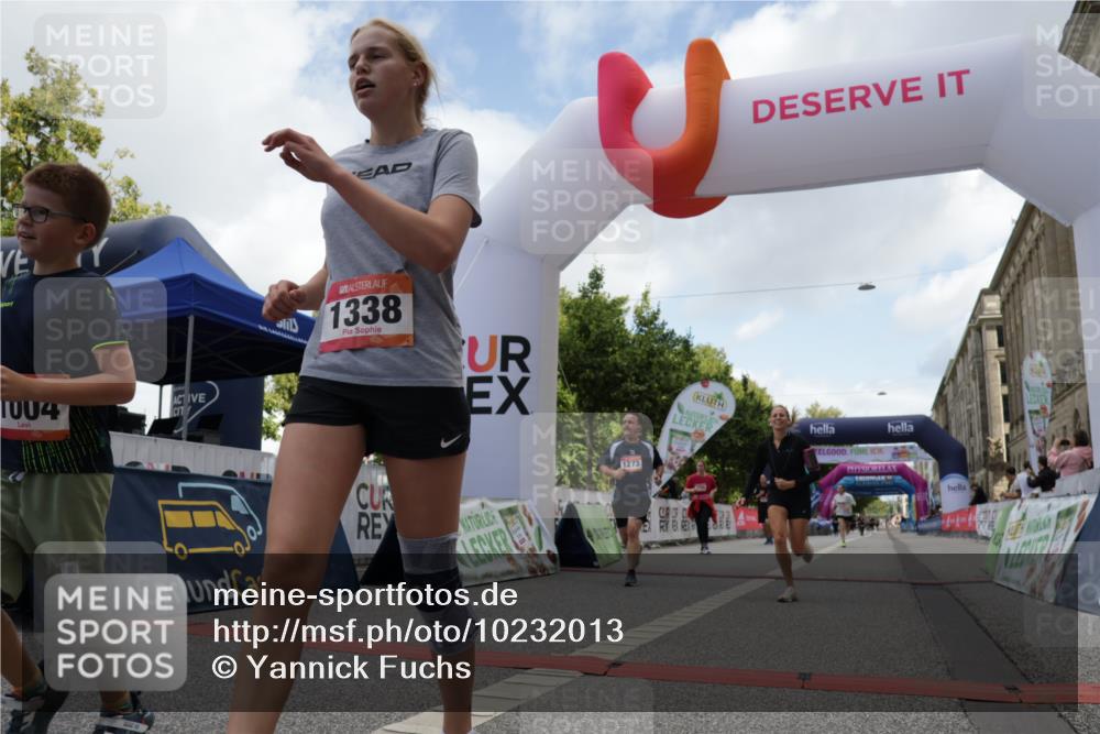06.09.2026 - CURREX Alsterlauf Yannick Fuchs http://msf.ph/oto/10232013 06.09.2026 12:01:08 Ziel 1170, 1177, 1270, 1273, 1338, 3755, 4802, 8018 meine-sportfotos.de