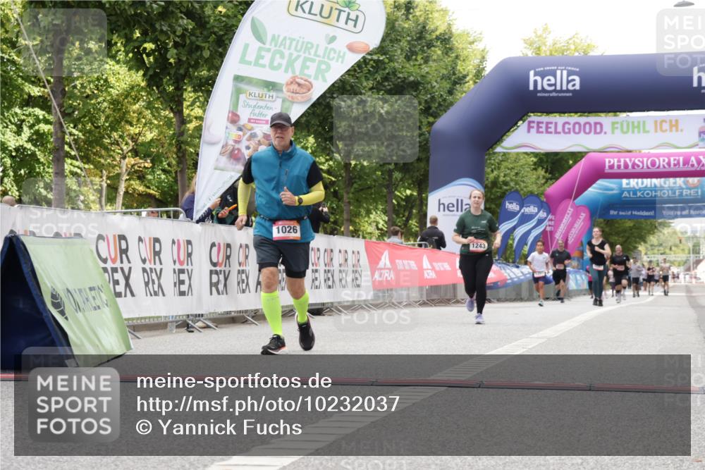 06.09.2026 - CURREX Alsterlauf Yannick Fuchs http://msf.ph/oto/10232037 06.09.2026 12:01:19 Ziel 1026, 1170, 1243, 8018 meine-sportfotos.de